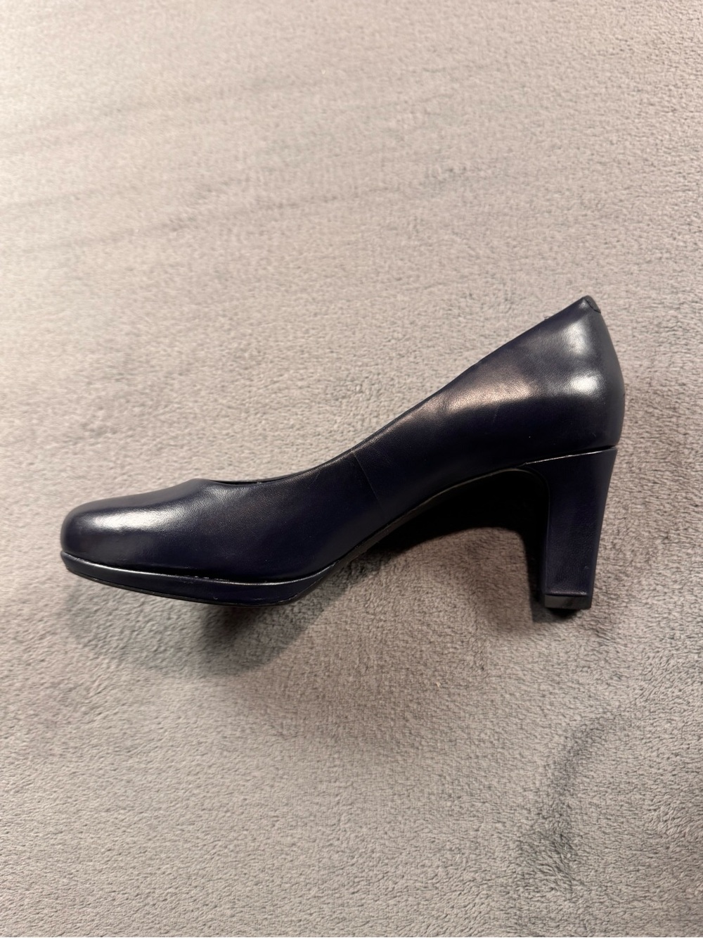 Rockport Leah Navy Leather Mid-Heel Pumps - Picture 8 of 11